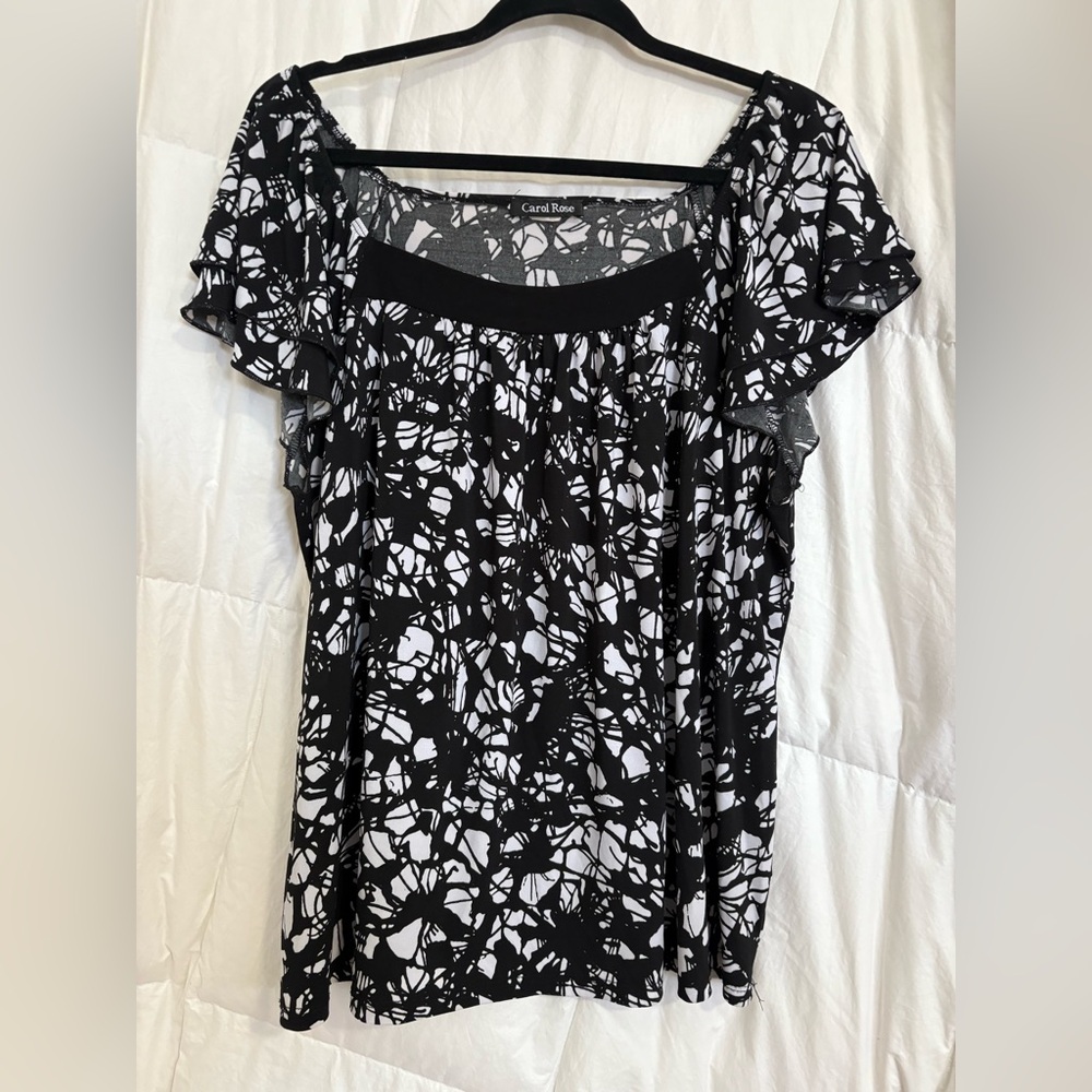 Cute black and white blouse